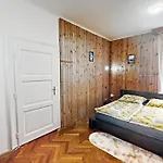 Old Town Gateway Apartment