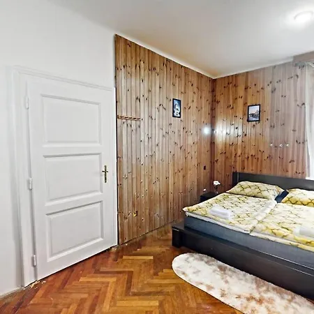 Old Town Gateway Apartment