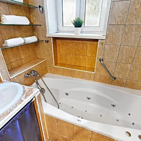 Old Town Gateway Apartment *